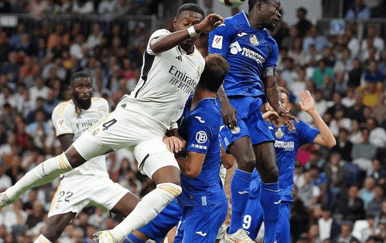 西甲强弱对决！赫塔费主场迎战皇马，卫冕冠军能否延续强势冲击榜首？